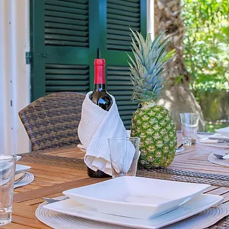 Sleeps 8 With Pool And Air Con *