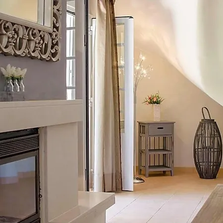 Vila Sleeps 8 With Pool And Air Con