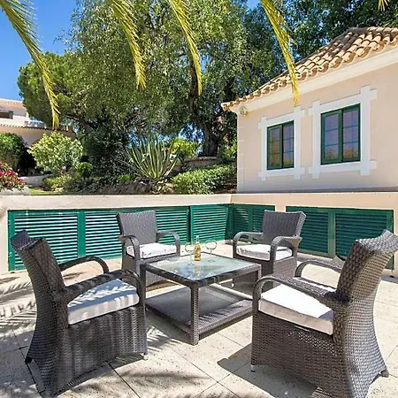 Sleeps 8 With Pool And Air Con *