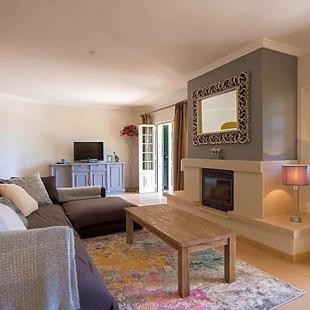 Sleeps 8 With Pool And Air Con *