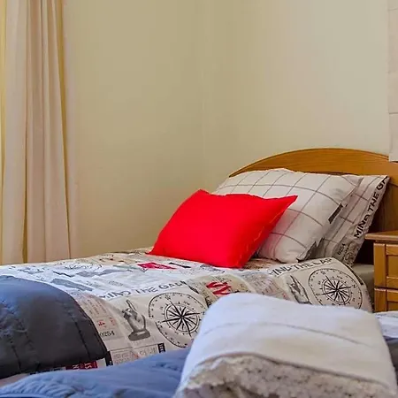Sleeps 8 With Pool And Air Con *