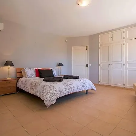 Sleeps 8 With Pool And Air Con * Escanxinhas
