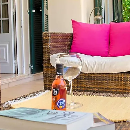 Sleeps 8 With Pool And Air Con Escanxinhas