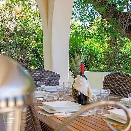 Sleeps 8 With Pool And Air Con *
