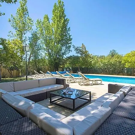 Sleeps 8 With Pool And Air Con Escanxinhas