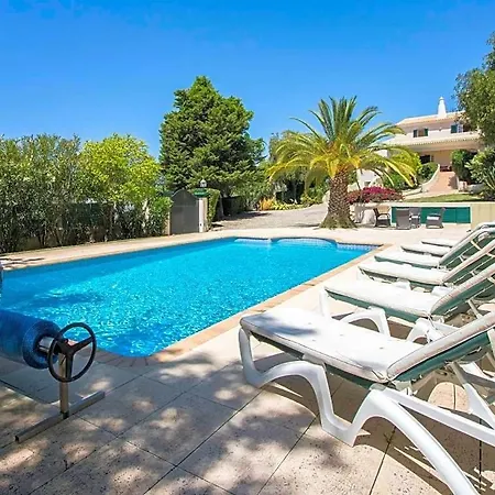 Sleeps 8 With Pool And Air Con Vila *