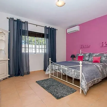 Sleeps 8 With Pool And Air Con 빌라 *