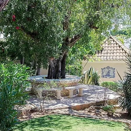 Sleeps 8 With Pool And Air Con *
